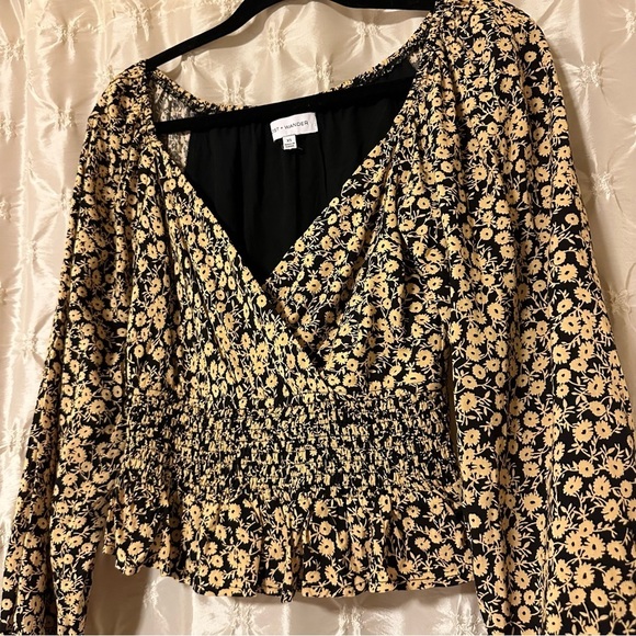Lost + Wander Pick Me Golden Hour Smock Waist Top Crop Tan Black Floral - Picture 4 of 11